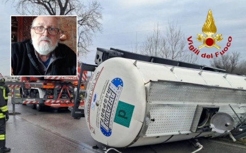 Camion cisterna si ribalta dopo il frontale con un’auto e schiaccia un Doblò: morto un 70enne di Porto Tolle
