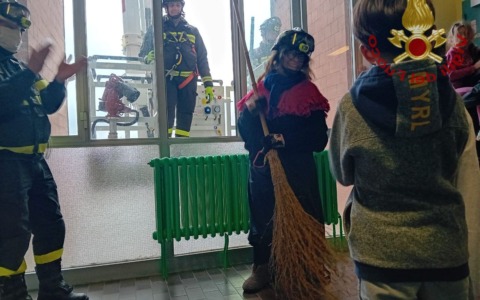 La Befana “salvata” dai Vigili del Fuoco: festa per oltre 100 bambini al Pediatrico di Rovigo