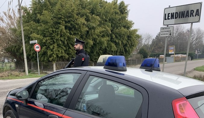 Minaccia il vicino e i figli con una motosega: era stanco del troppo chiasso