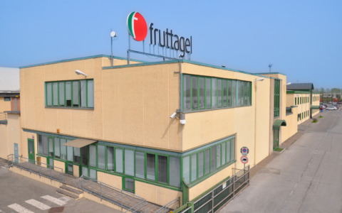 Cade in un silos dopo un volo di 8 metri: in ospedale manutentore rodigino 56enne