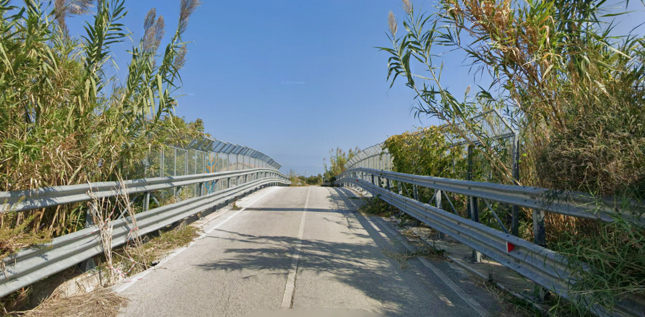 Lavori al ponte sul Canalbianco, scattano le sanzioni: dieci verbali in tre giorni