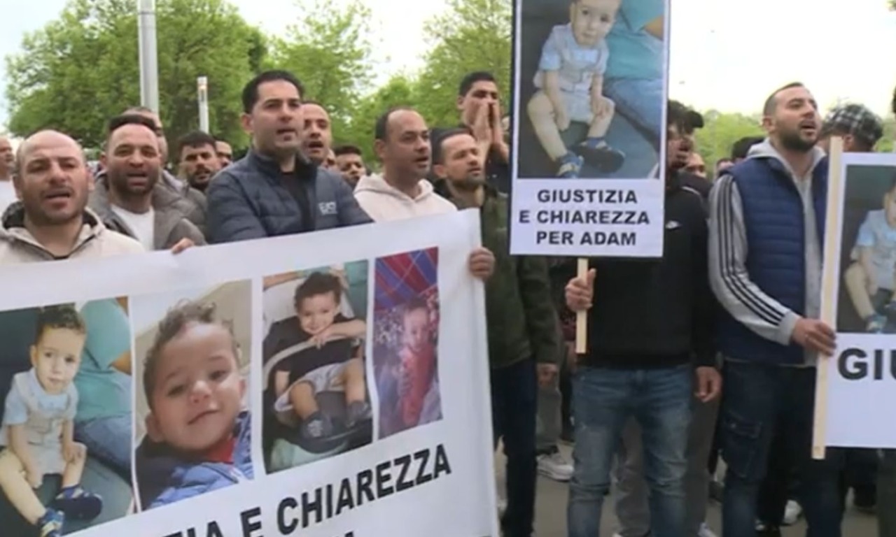 Manifestazione per Adam: si chiede chiarezza sulla morte dopo l’intervento chirurgico