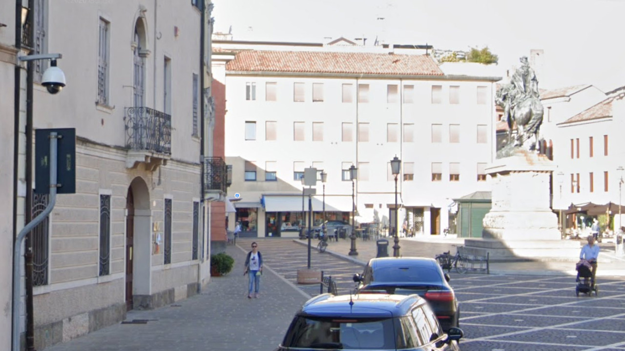 Violenza in centro a Rovigo: baby gang aggredisce due famiglie