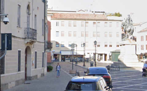 Violenza in centro a Rovigo: baby gang aggredisce due famiglie