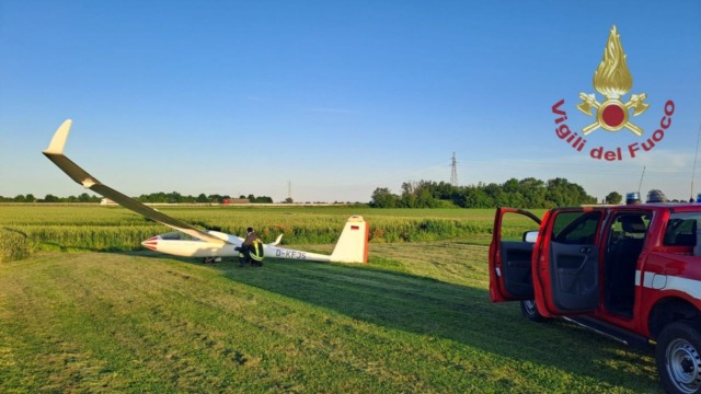 Fiesso Umbertiano, atterraggio d’emergenza per un ultraleggero: pilota illeso